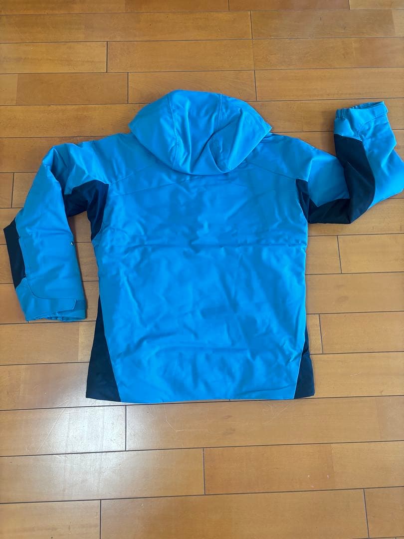 【送料無料、新品】DESCENTE 23-24モデル　スキーウェア 上下セット