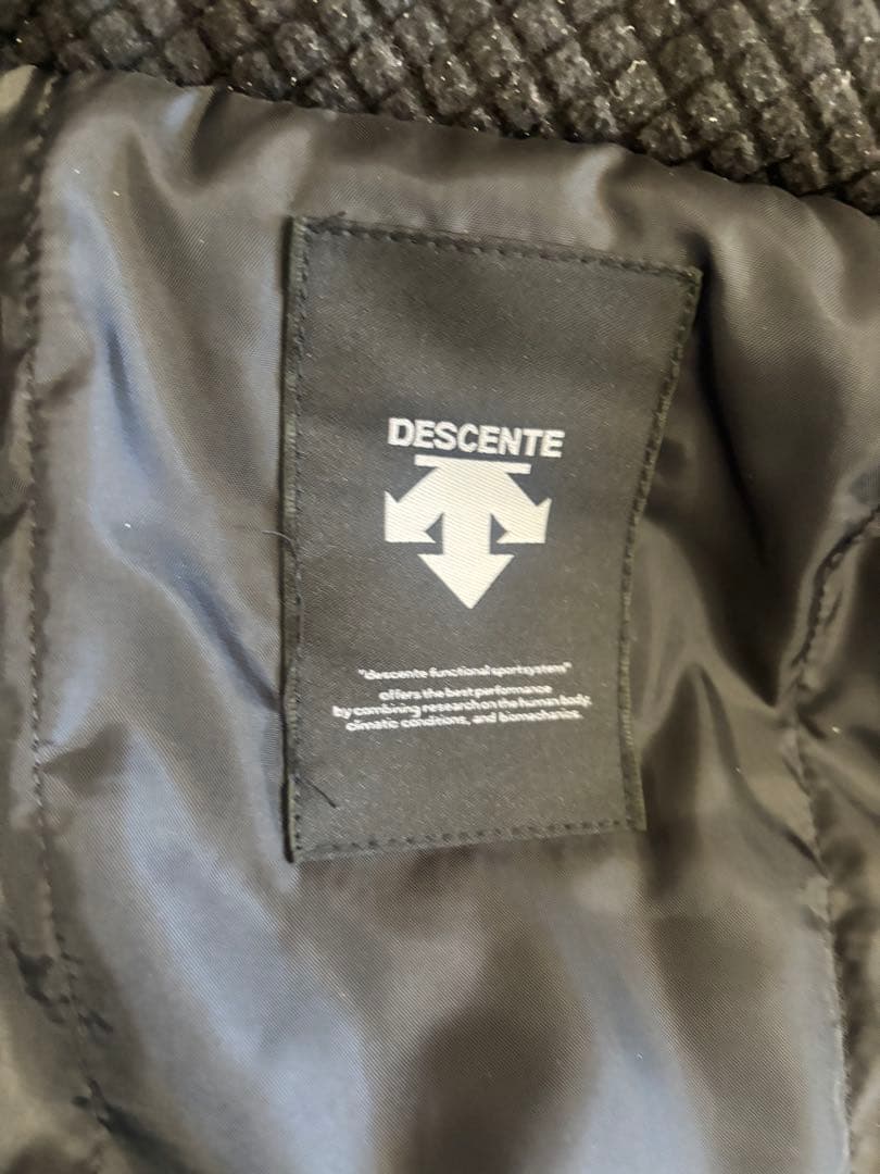 【送料無料、新品】DESCENTE 23-24モデル　スキーウェア 上下セット