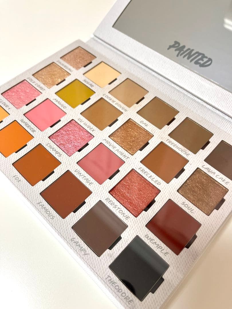 James Charles PAINTEDアイシャドウパレット&ブラシセット