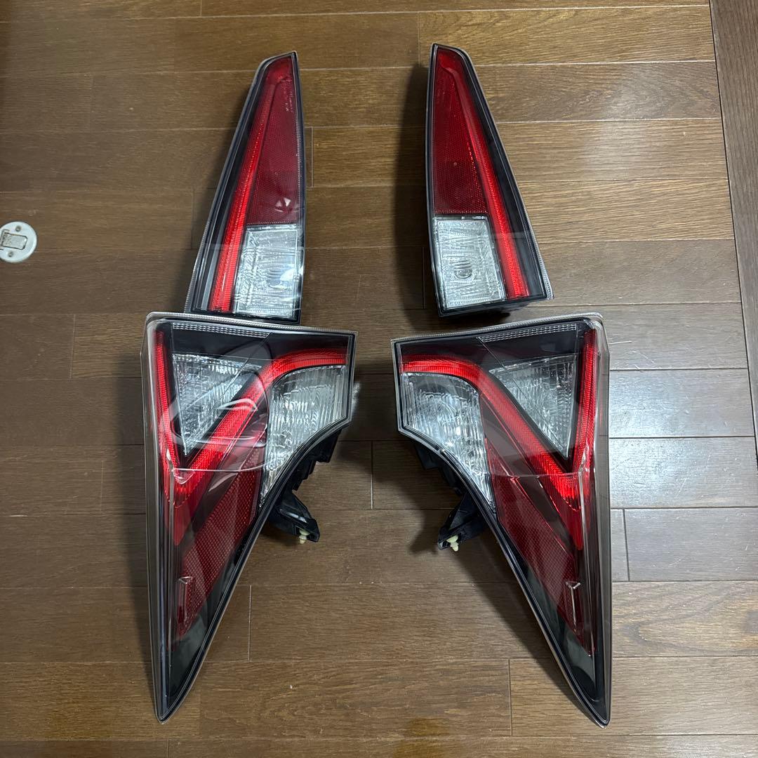 50プリウス前期　純正テールランプ