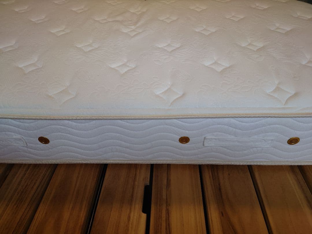 シモンズ ニューフィット プレミアム クイーン 6.5インチ 出品は5/16まで