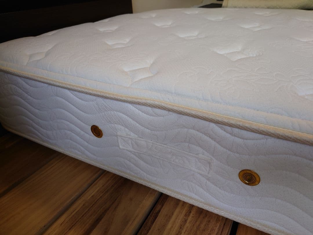 シモンズ ニューフィット プレミアム クイーン 6.5インチ 出品は5/16まで