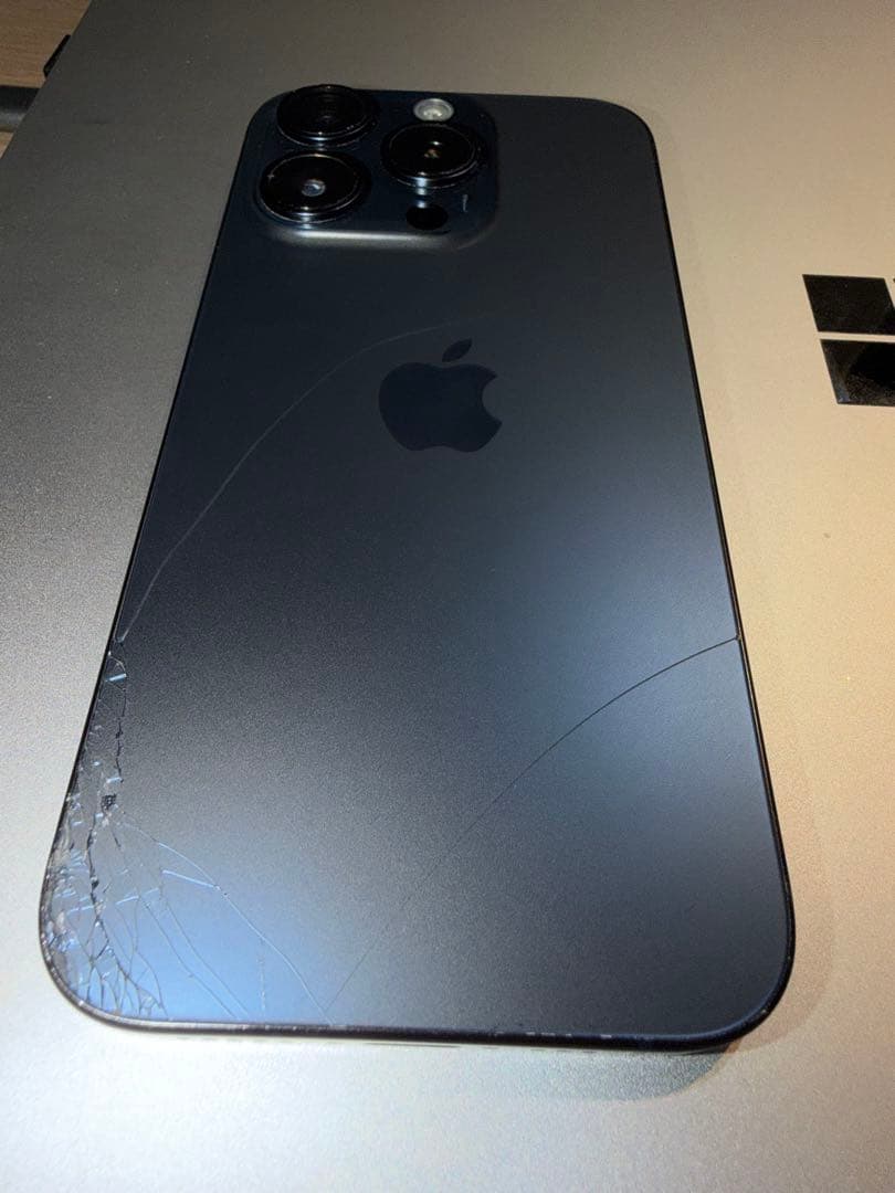 iPhone 15 Pro256GB ブルー チタニウム（傷あり）