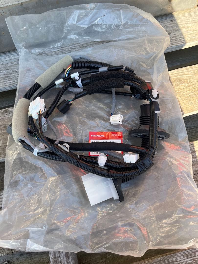 アコードハイブリッド　CR6の運転席ドア配線ハーネス