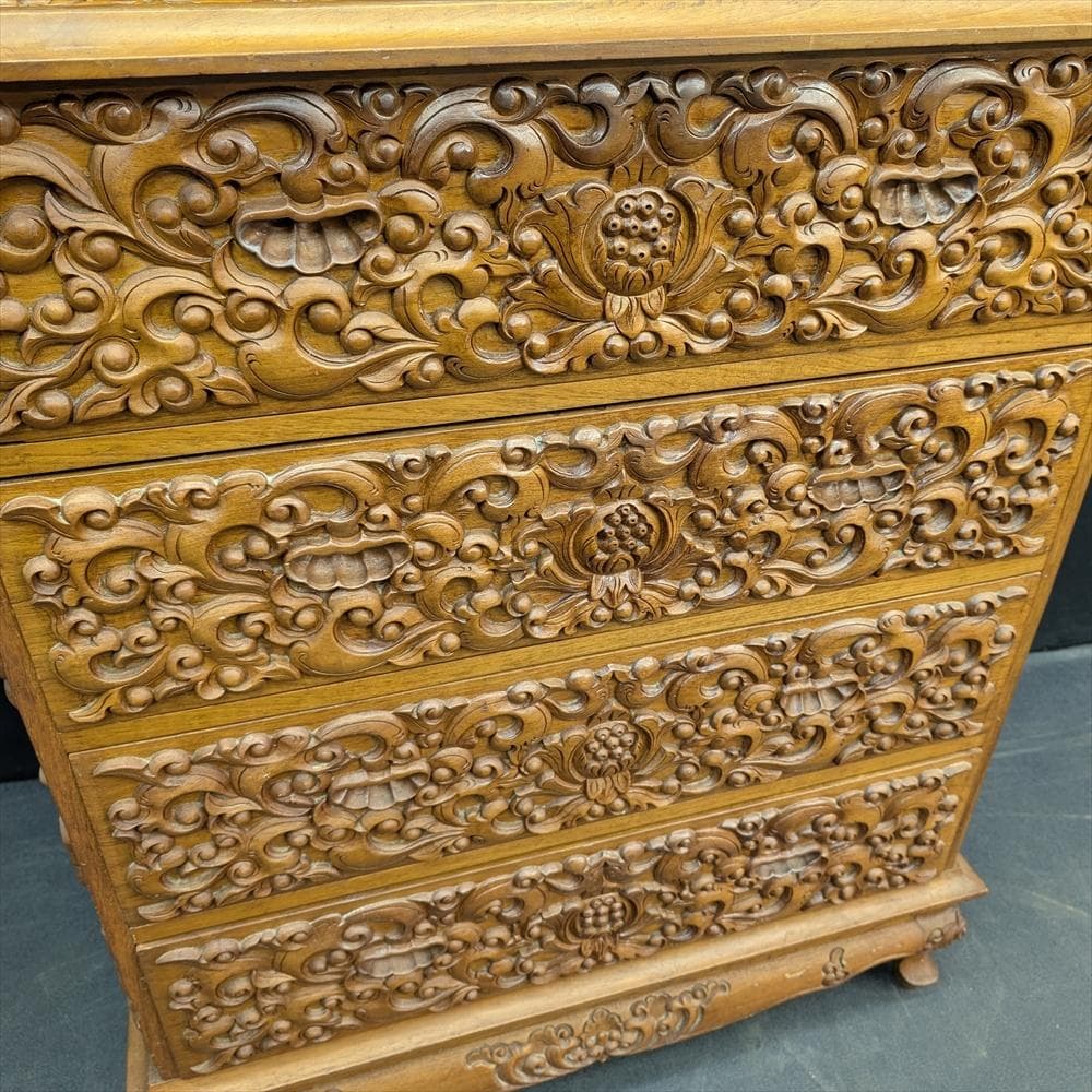 チーク　無垢　猫脚　彫刻　重厚　リビングチェスト　箪笥　タンス　たんす　チェスト