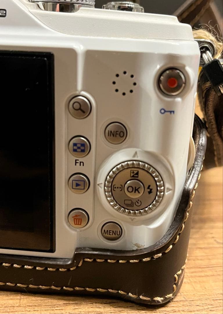 さ*ち様 OLYMPUS PEN E-PL2 ホワイト 14-42mmレンズ付※