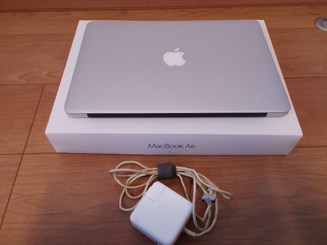 Apple MacBook Air 13インチ 充電器・箱付 OS未インストール