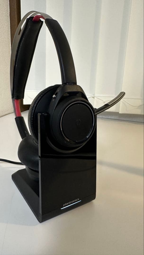 プラントロニクス　ワイヤレスヘッドホン ブラック 充電スタンド付き