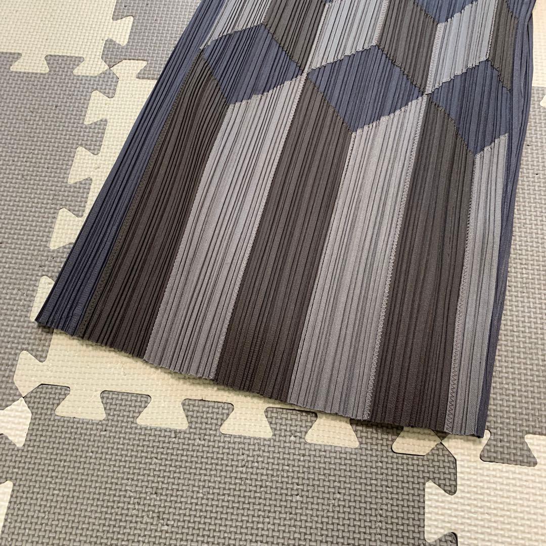 PLEATS PLEASE グレー系 ガウチョパンツ　裾カットあり