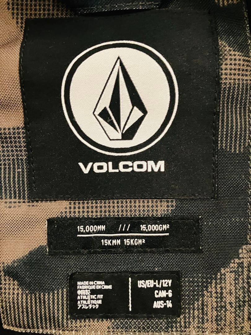 超人気⭐︎kids用⭐︎スノージャケット⭐︎使用わずか☆Volcom ⭐︎カモ柄