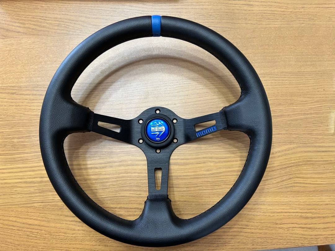 モモ　ステアリング