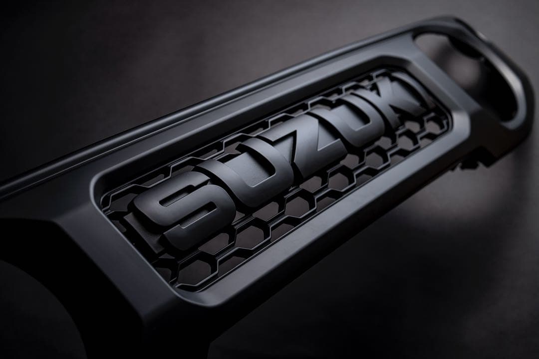 ジャンボ‼️ジムニー シエラ ノマド グリル未塗装 ジャンボエンブレム ブラック①