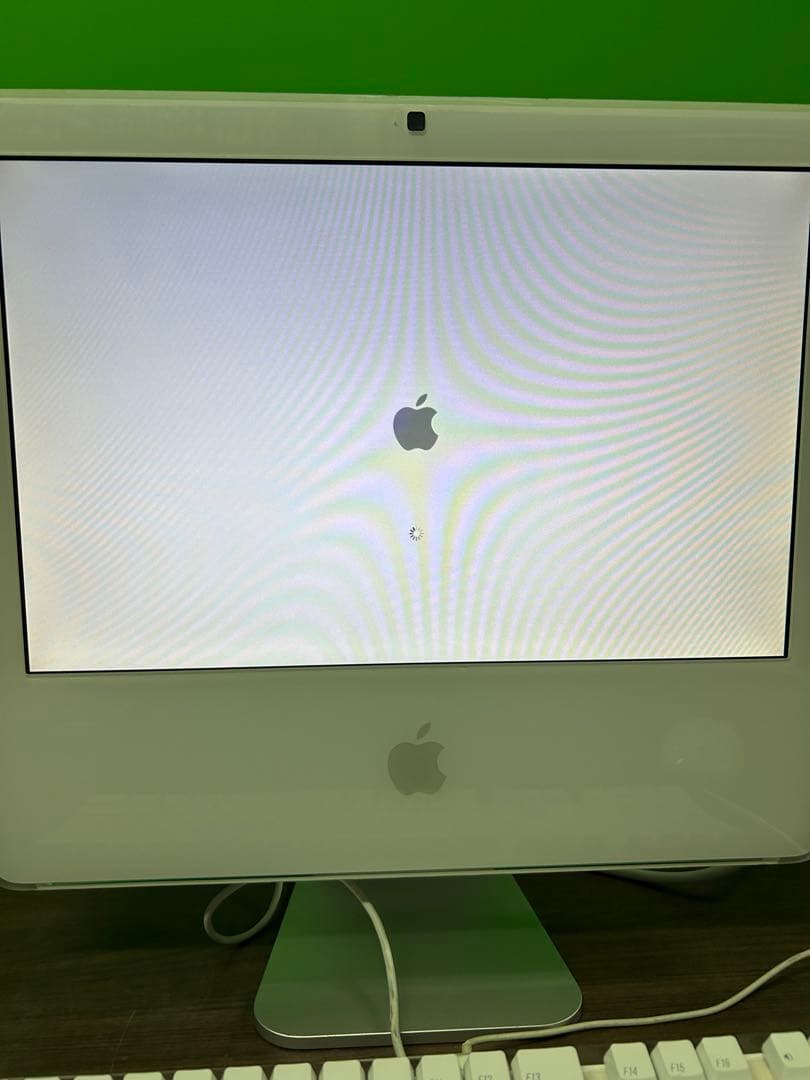 動作確認　iMacG5+iSightのモデルと付属品 DVDディスクとキーボード