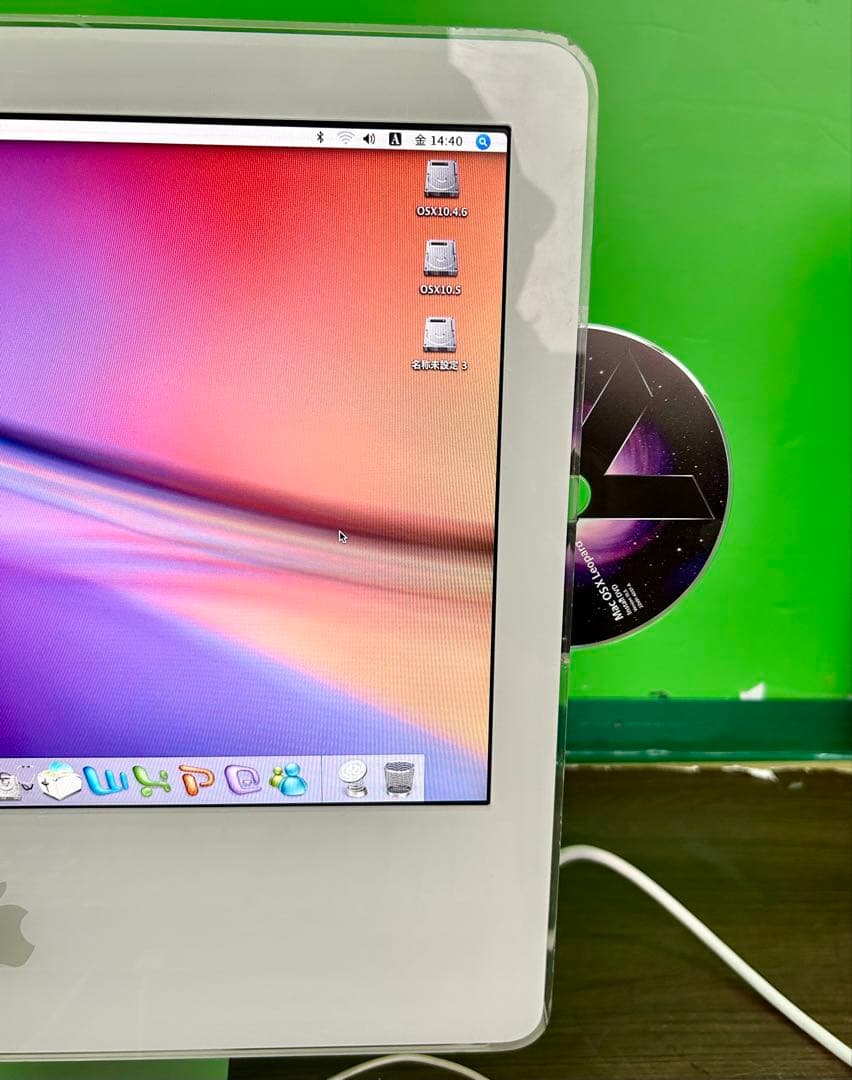 動作確認　iMacG5+iSightのモデルと付属品 DVDディスクとキーボード