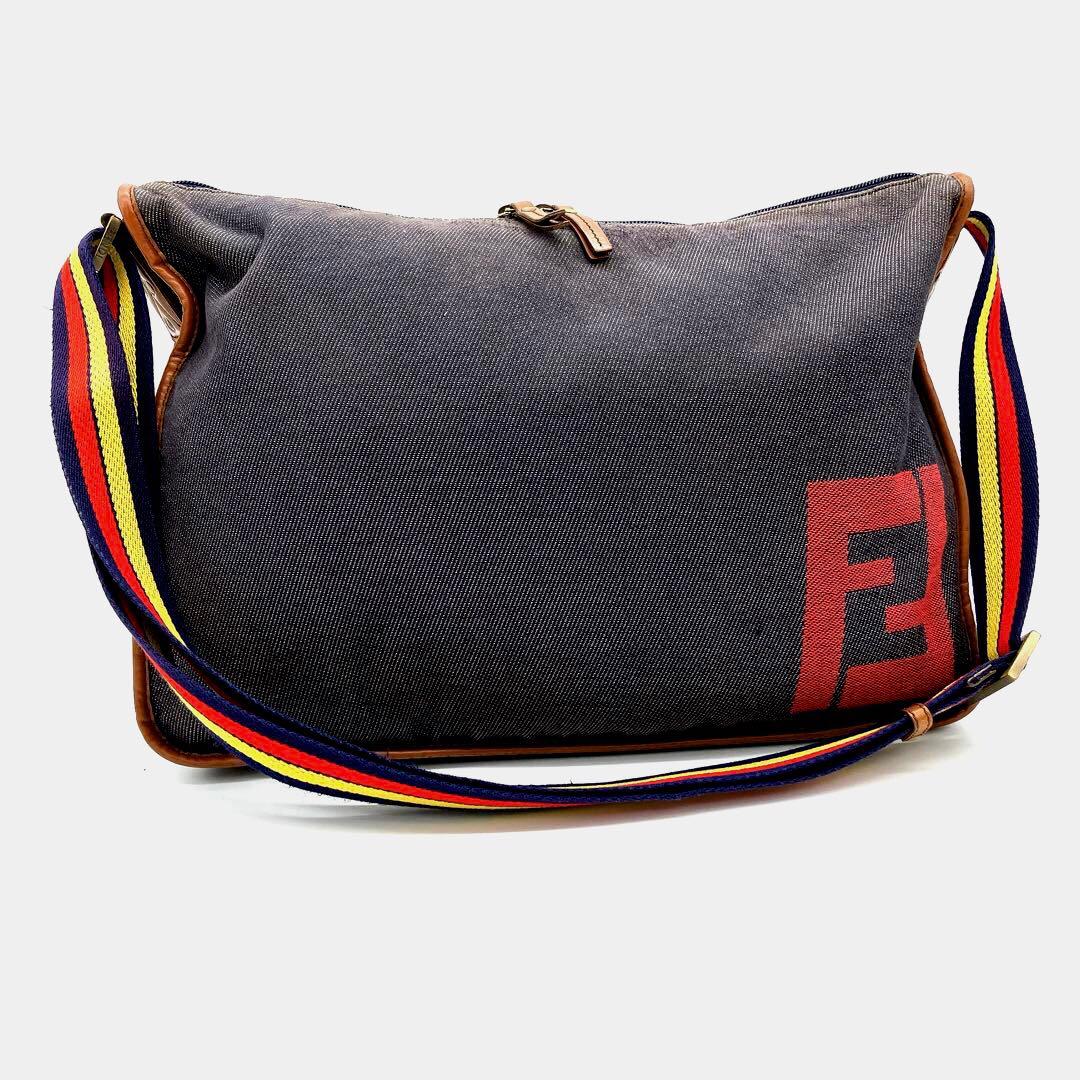 【FENDI】メッセンジャーバッグ　デニム　ロゴ　ブルー系
