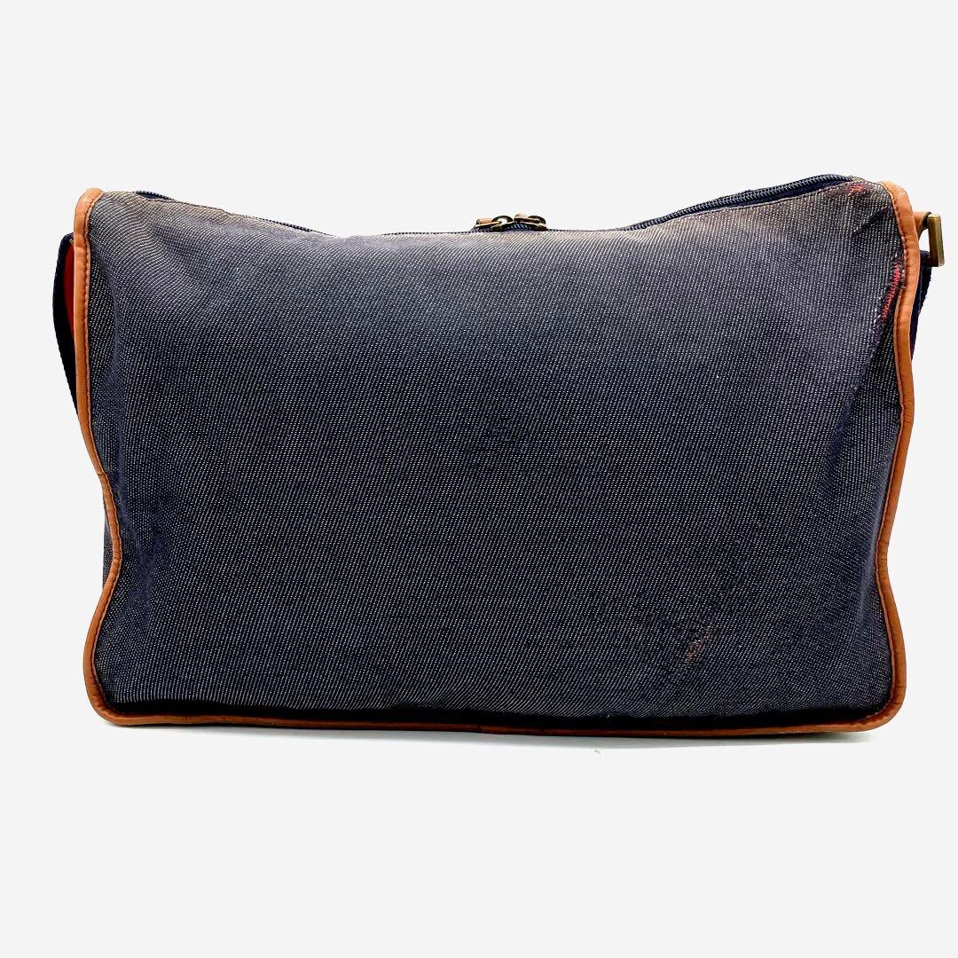 【FENDI】メッセンジャーバッグ　デニム　ロゴ　ブルー系