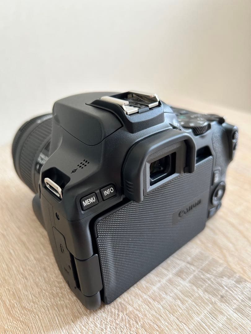 Canon EOS Kiss X10 標準ズームキット