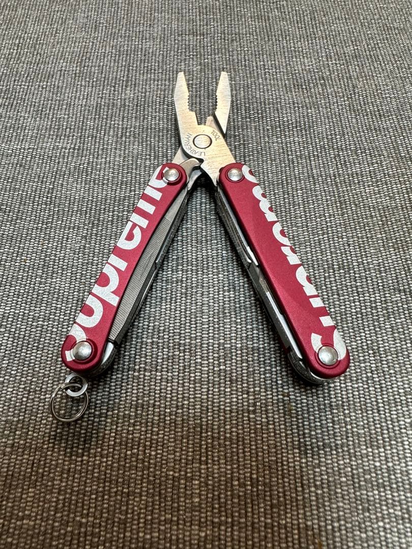 シュプリーム レザーマン スクワート PS4 マルチツール 多機能 レッド