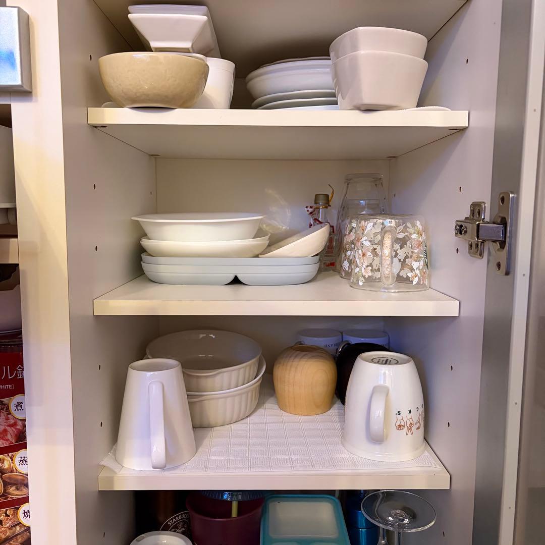 シルバー食器棚・キッチンカウンター