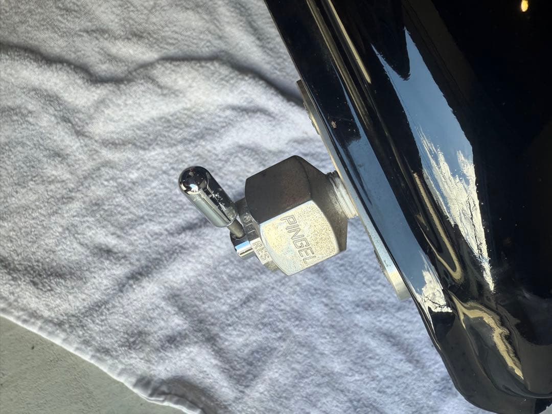 Kawasaki KZ1000 ガソリンタンク ピンゲル付き