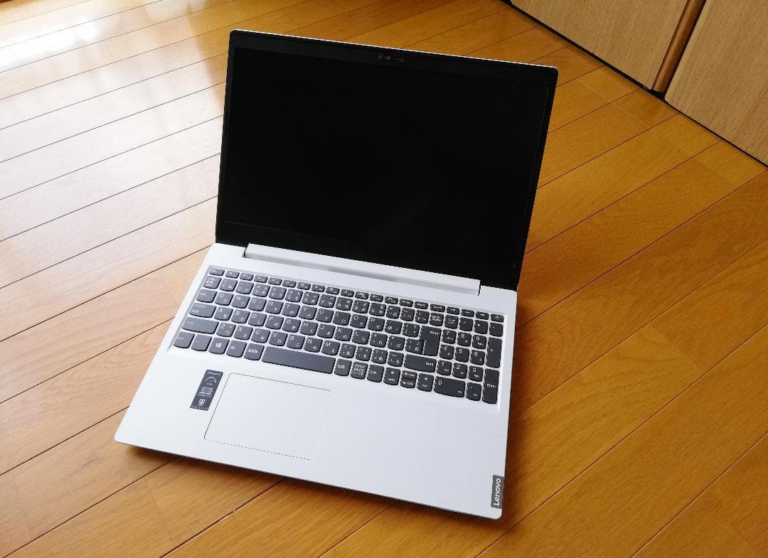 Lenovoスリムなノートパソコン