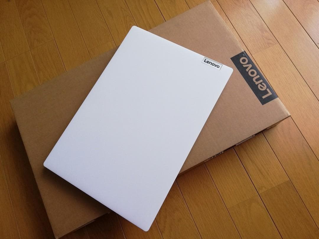 Lenovoスリムなノートパソコン