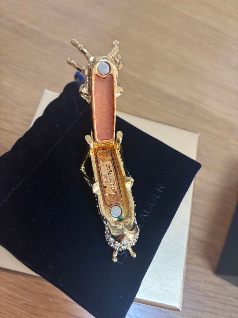 さ*う様 ESTEE LAUDER 昆虫モチーフブローチ