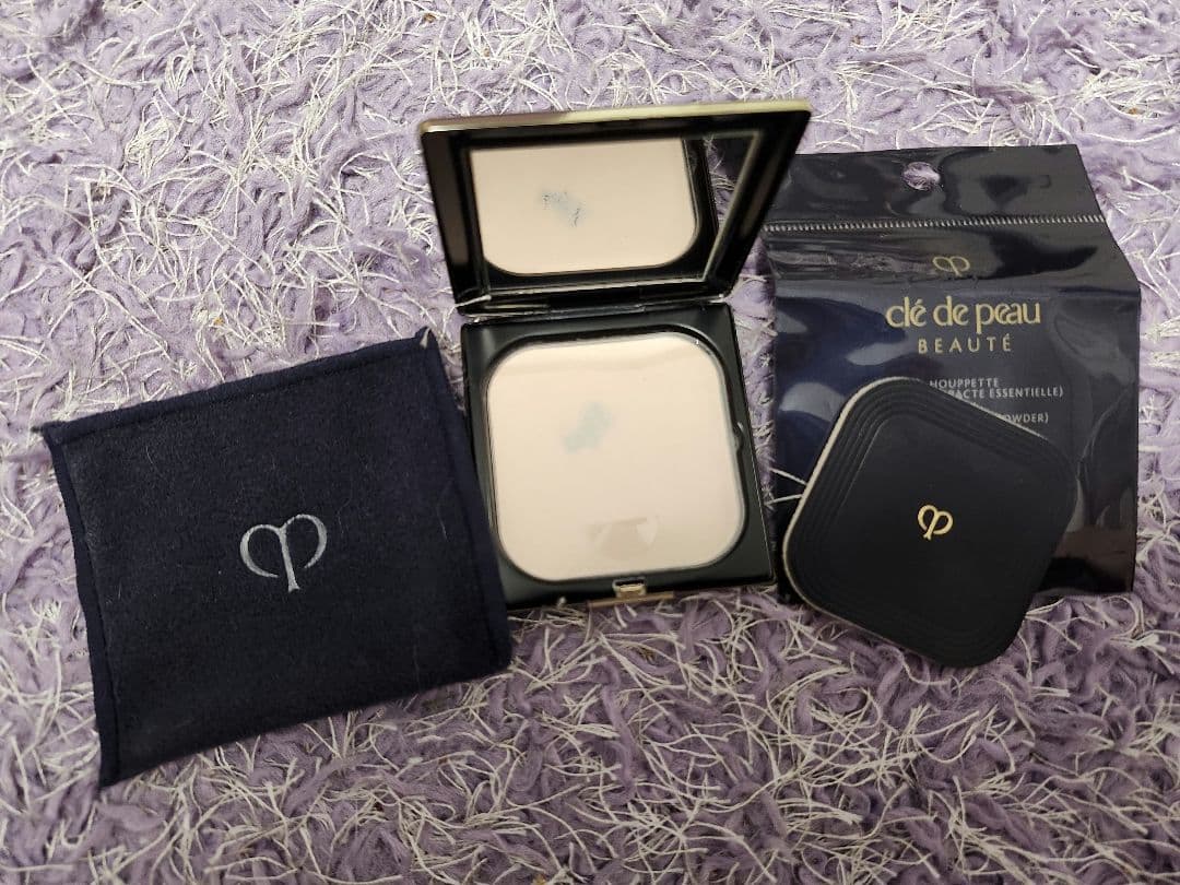 クレドポーボーテ　プードルコンパクトエサンシエルｎエレガントスリム 新品パフ付き