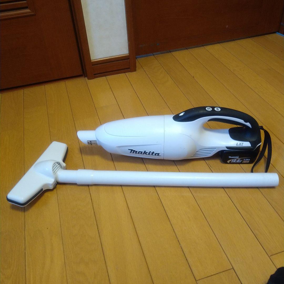 Makita　cl141fd 充電式掃除機 バッテリー付き