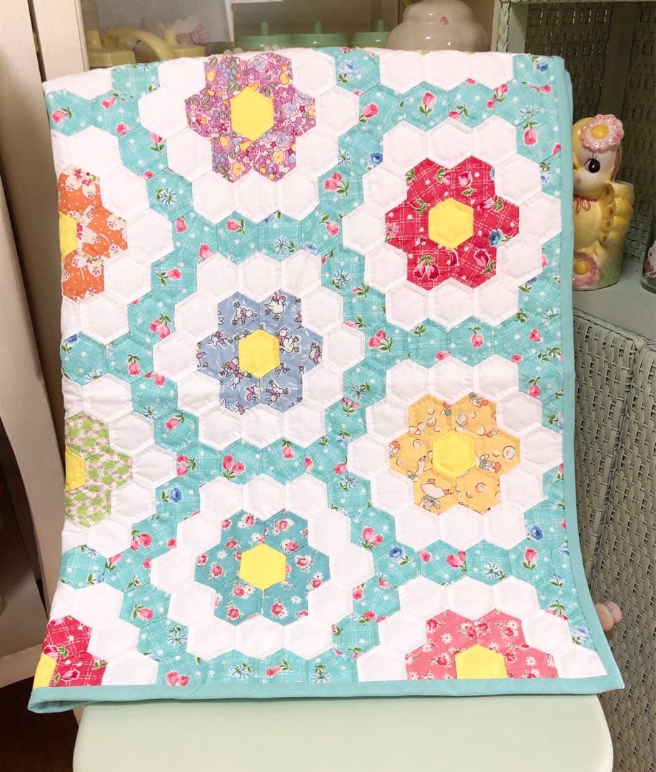 ☆ハンドメイド☆パッチワークキルト・ヘキサゴン・タペストリー・マット