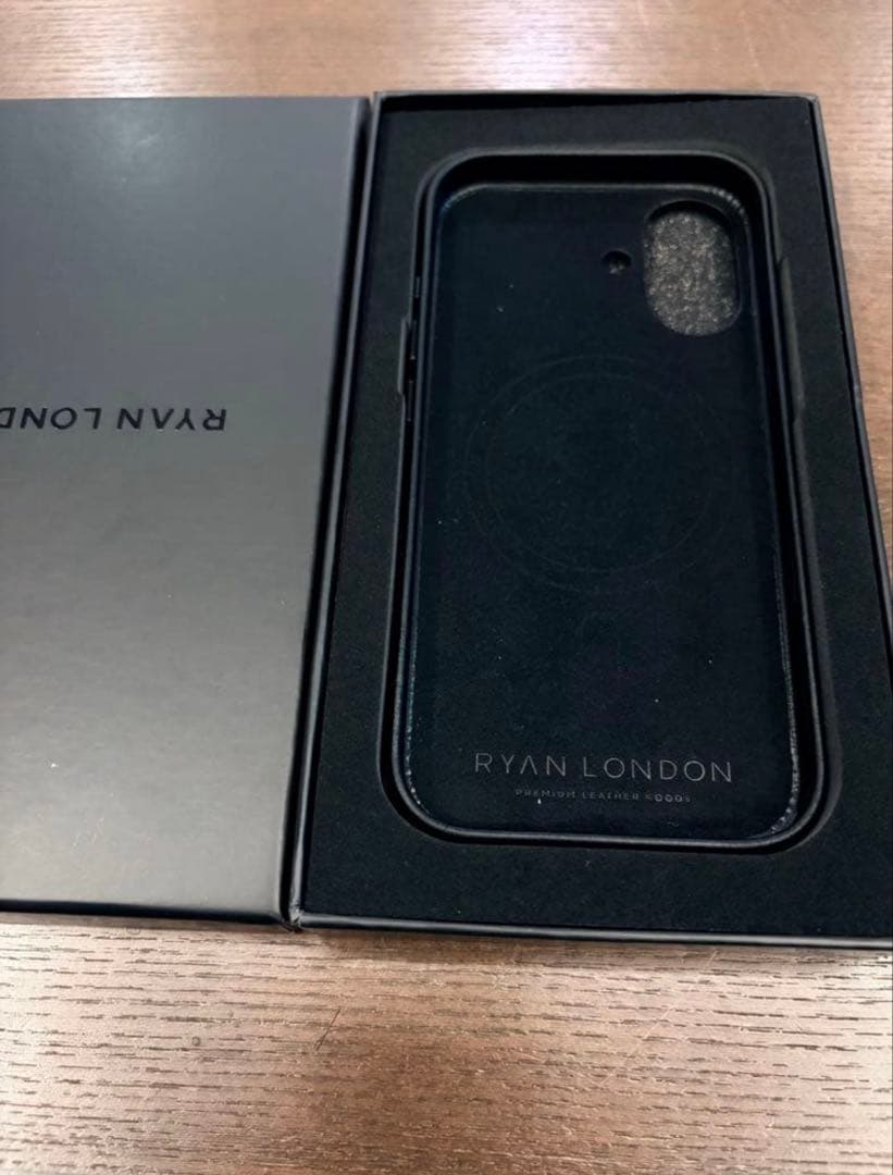 最終値引　iPhone17用レザーケース RyanLondon