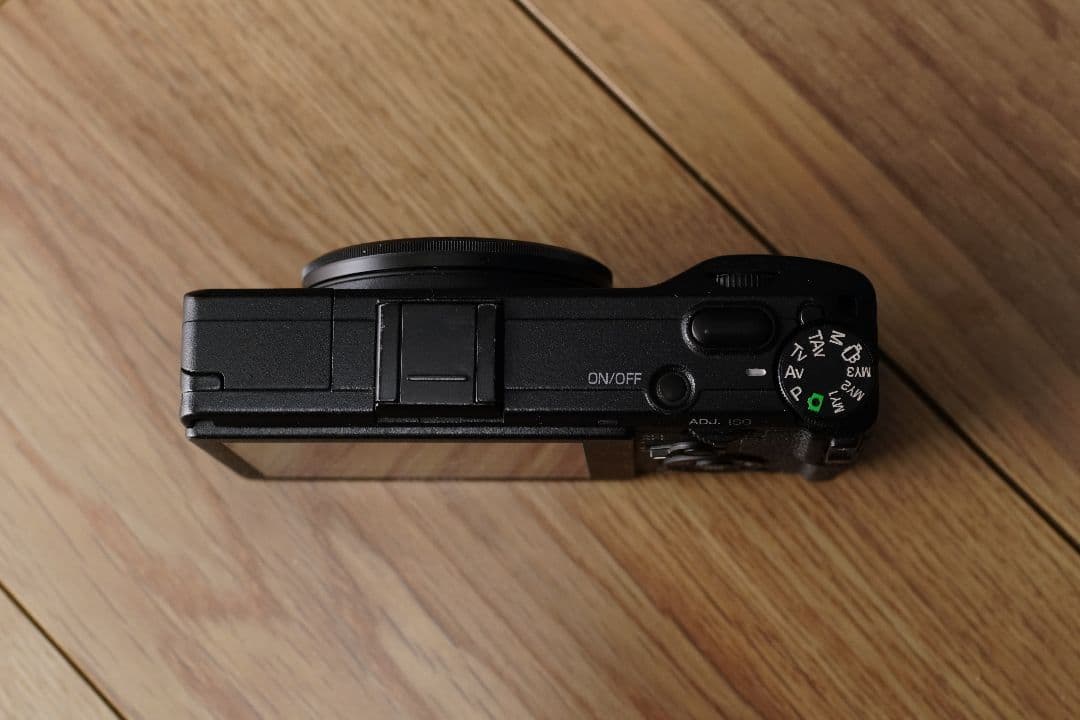 【傷あり、撮影問題なし】RICOH GR (APS-Cサイズ)