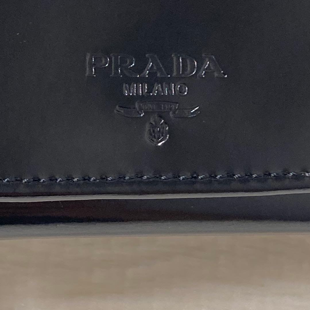 美品　名刺入れ　PRADA プラダ　カードケース　小物入れ　早い者勝ち　パテント