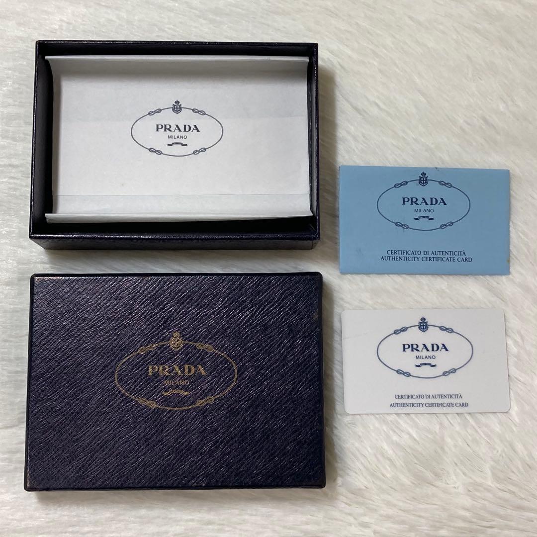 美品　名刺入れ　PRADA プラダ　カードケース　小物入れ　早い者勝ち　パテント