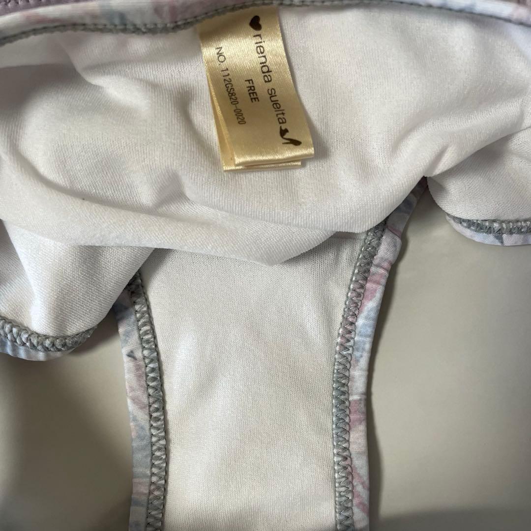 フリル付きライトパープル水着