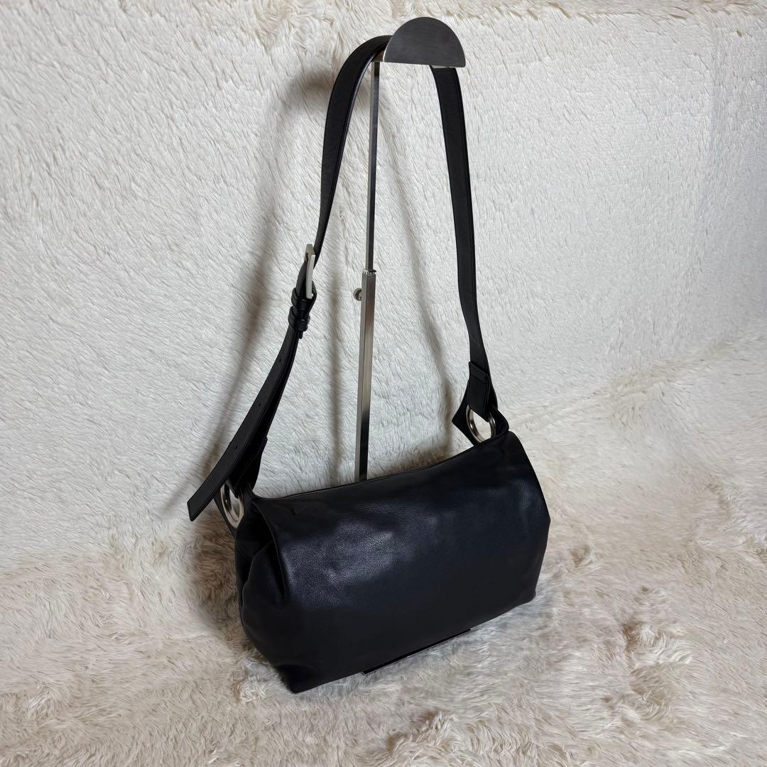 極美　kawa-kawa カワカワ　レザー　ボディバッグ　斜めがけ　肩掛け　金具