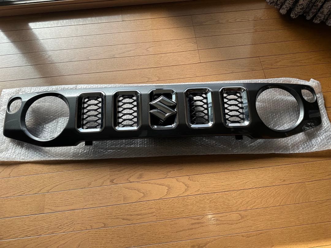 ジムニーノマド　純正フロントグリル　新車外し