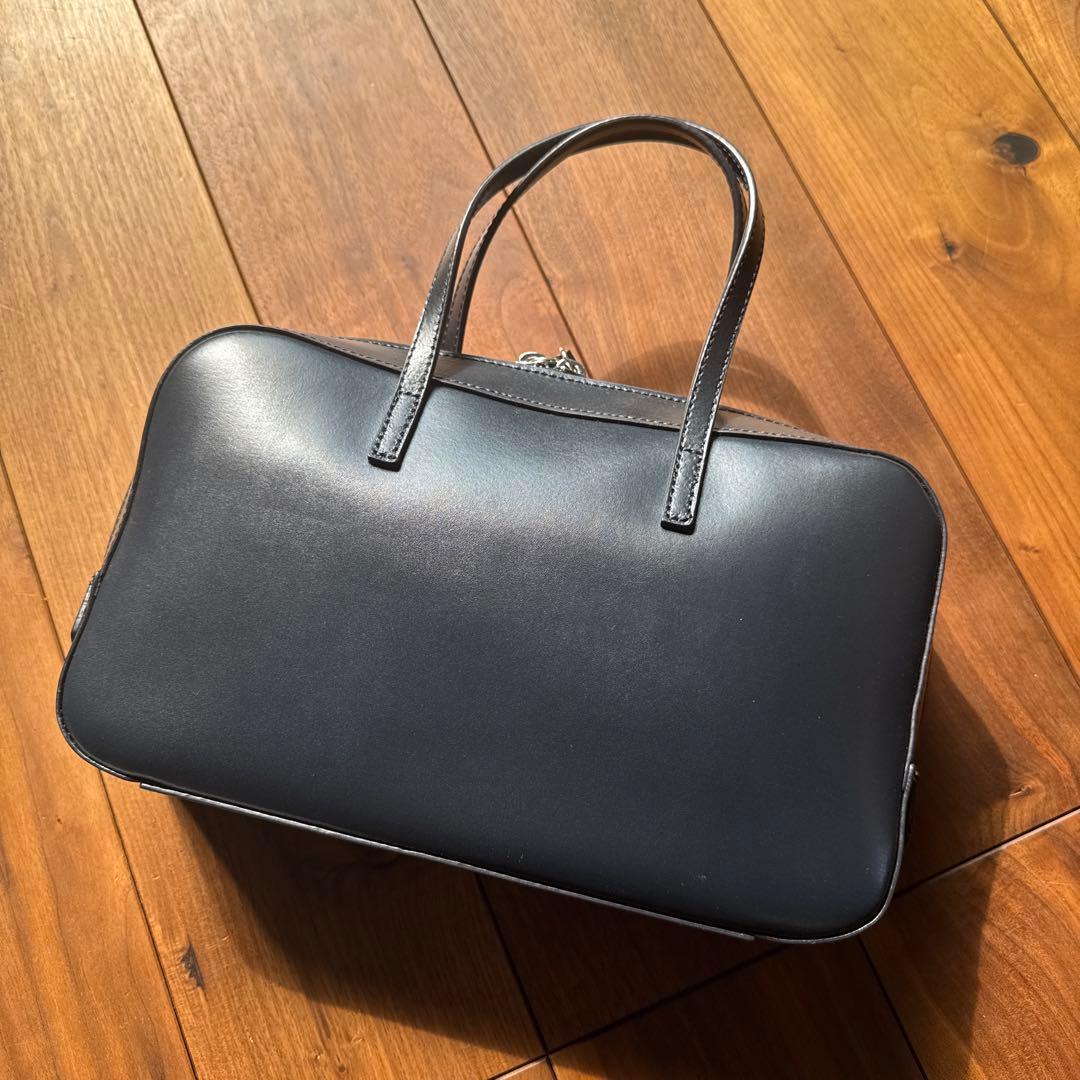 ヴィリーナ別注　ヤーキ　スクエアハンドバッグ　ネイビー