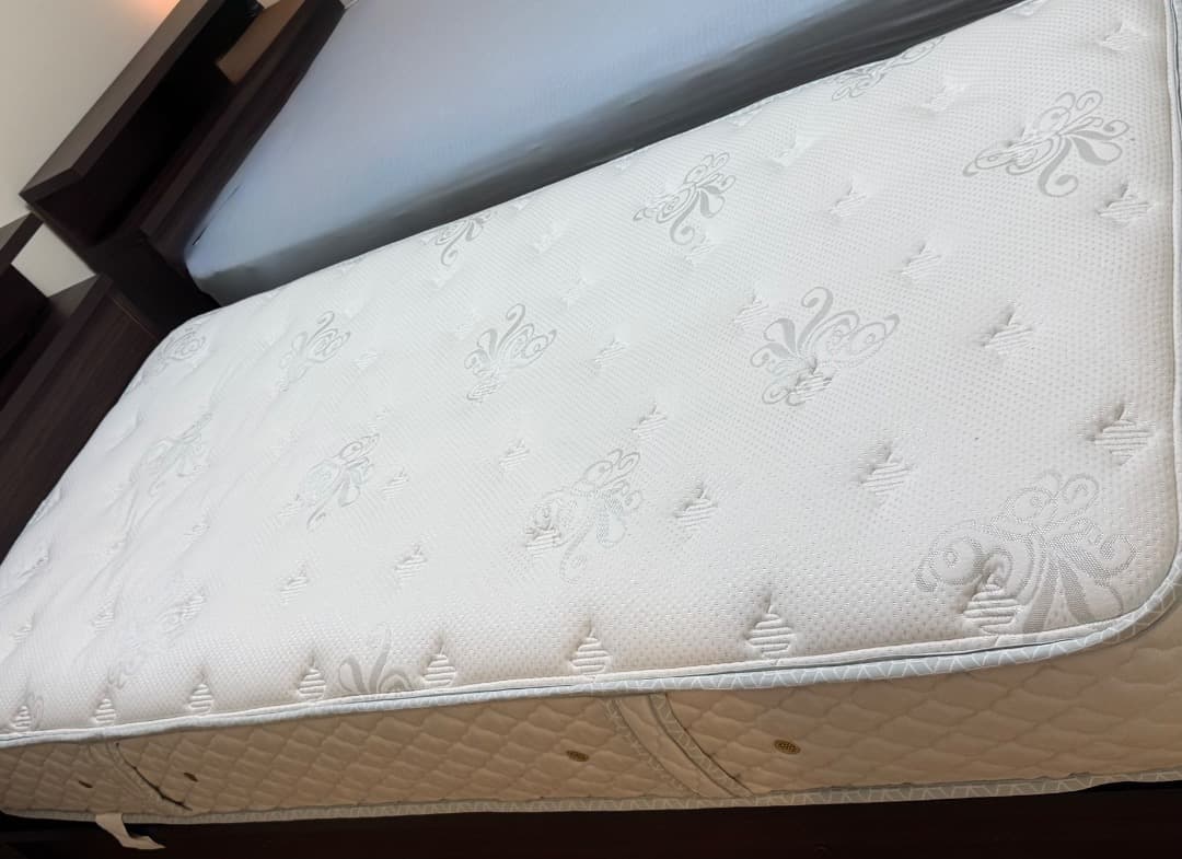 【美品】日本ベッド　シルキーシフォン　シングル