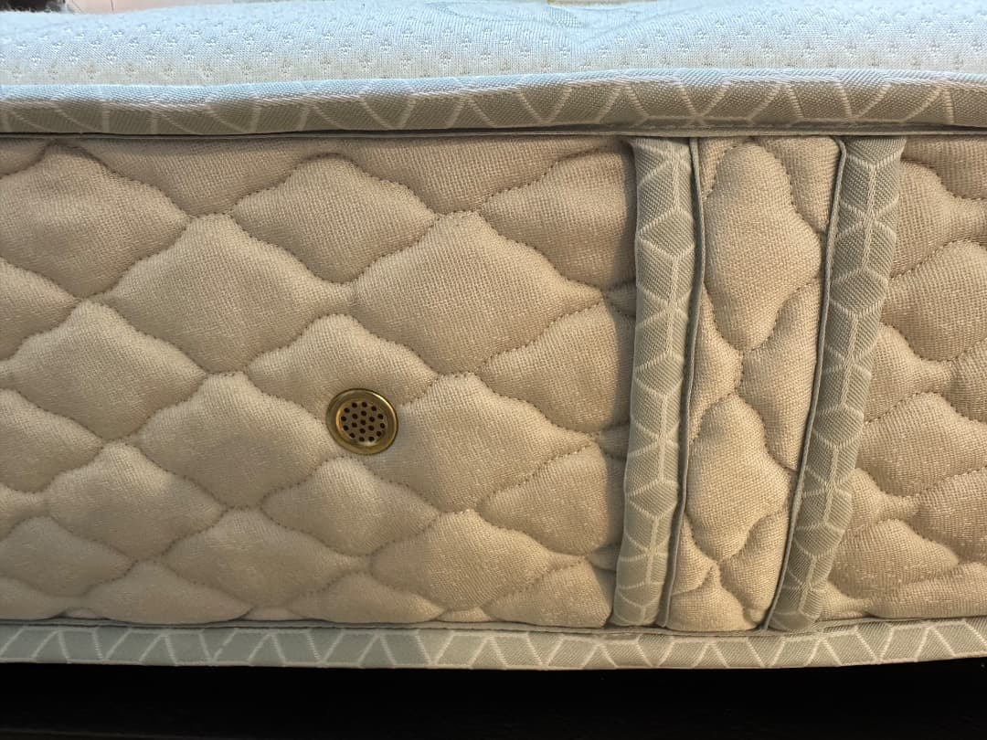 【美品】日本ベッド　シルキーシフォン　シングル