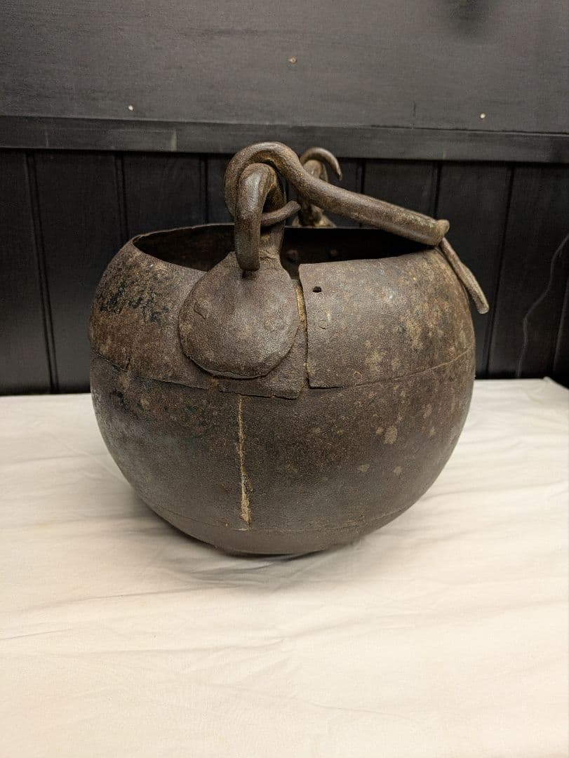 アンティーク　古いアイアンのバケツ/鉄のつるべ 　　鉢カバー　 古家具　ビン　缶