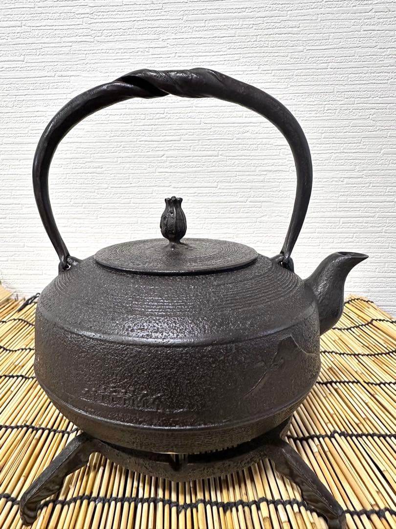 未使用、一級合格証貼付　南部渓泉　熊谷専太郎造　１５型　南部鉄瓶　南部鉄器