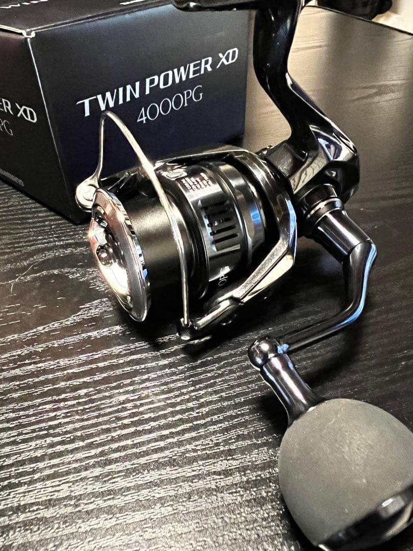 シマノ　25 ツインパワーXD 4000PG ほぼ新品　1時間使用