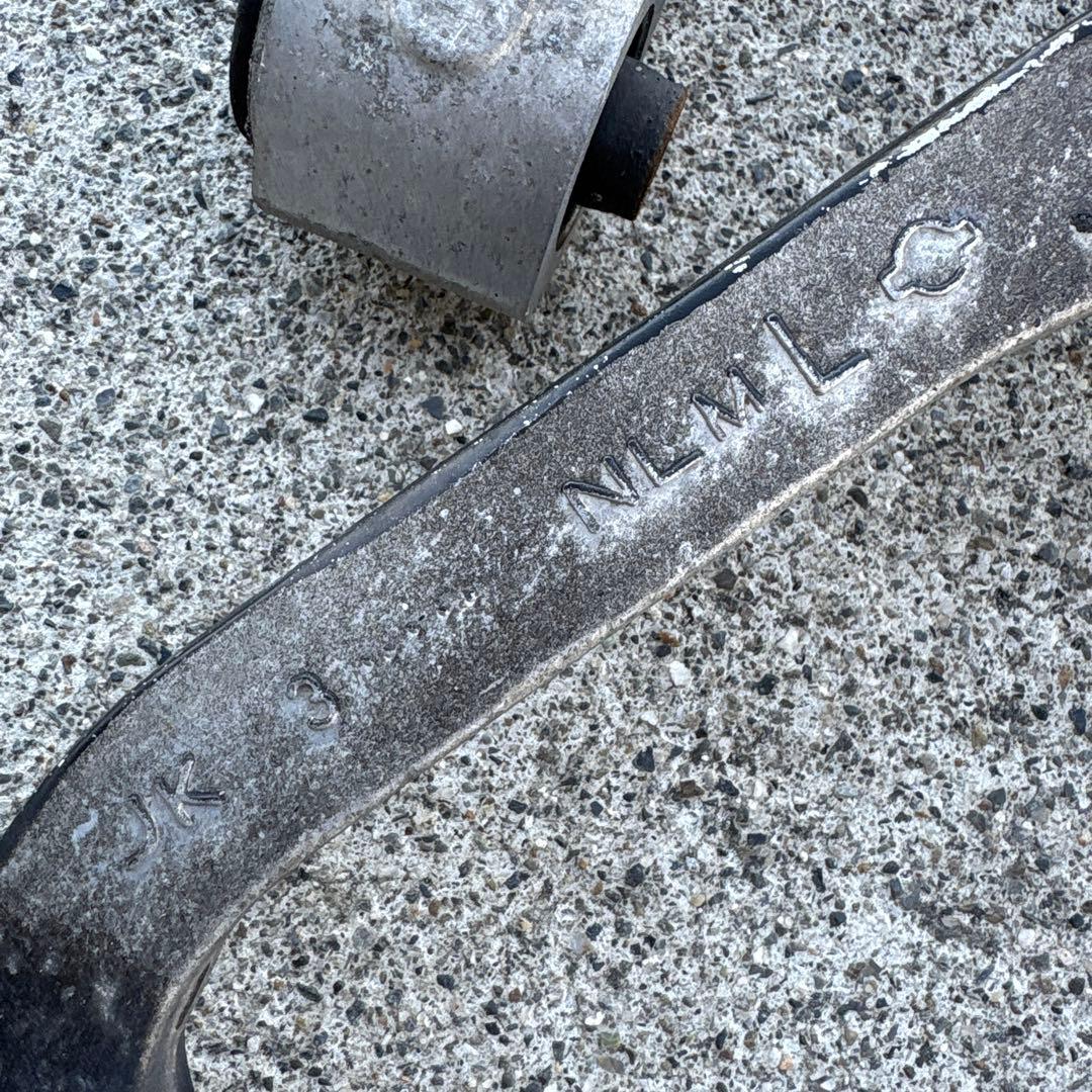 V36スカイライン　アッパーアーム　セダン用