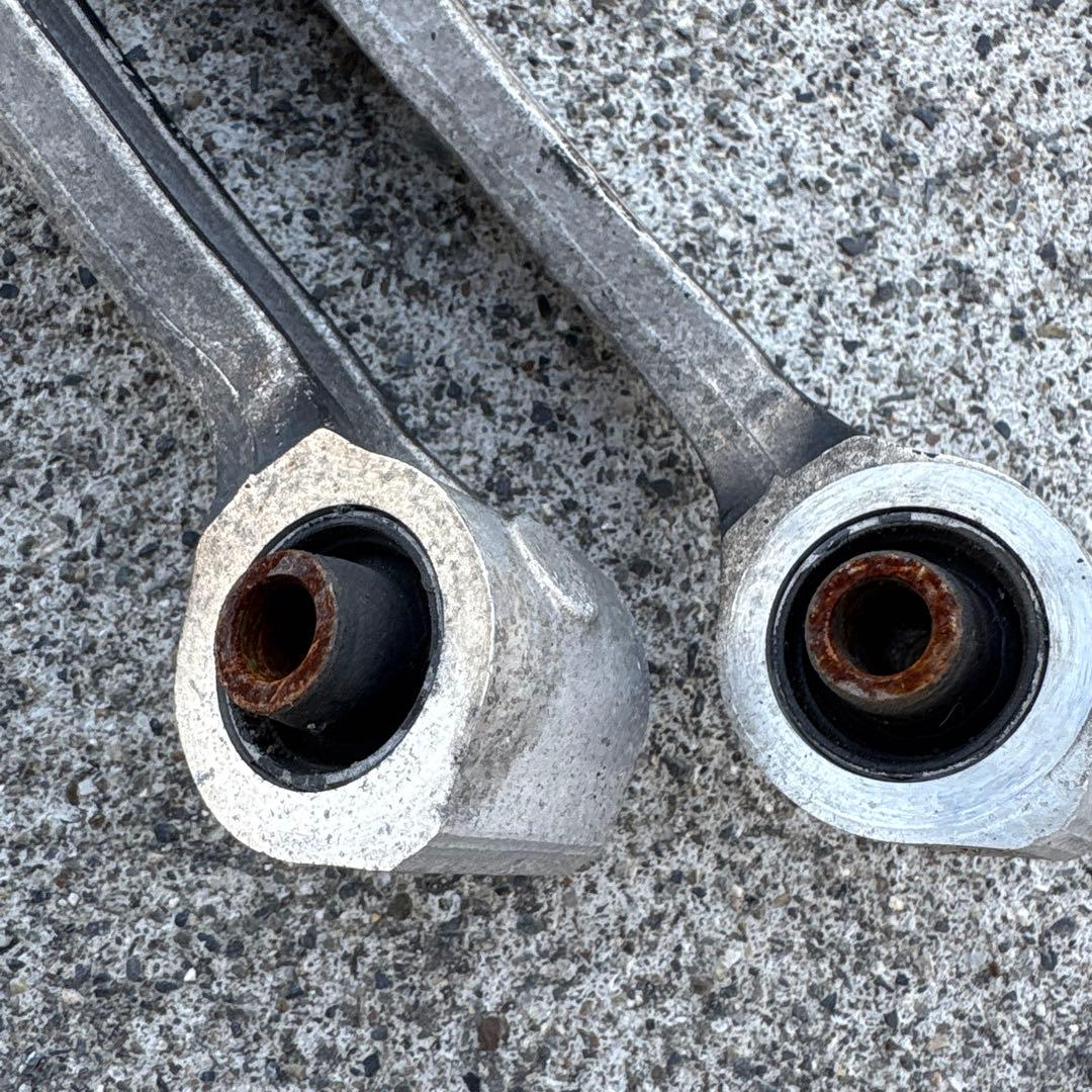 V36スカイライン　アッパーアーム　セダン用