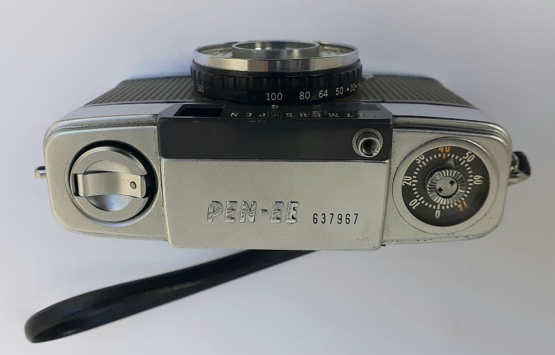 簡単EE撮影、フィルムが２倍に使えるハーフカメラの決定番「オリンパス・ペンEE」