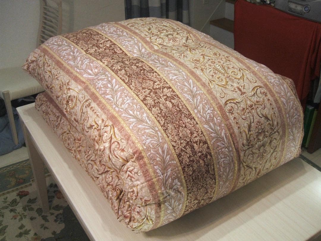 残り1点激安価格！新品＊ロイヤル＊フランス９３％＊増量１，３キロ＊羽毛布団ＳＰ