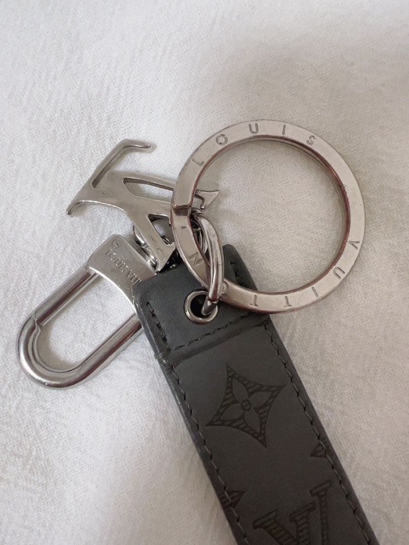 LOUIS VUITTON グレー キーホルダー