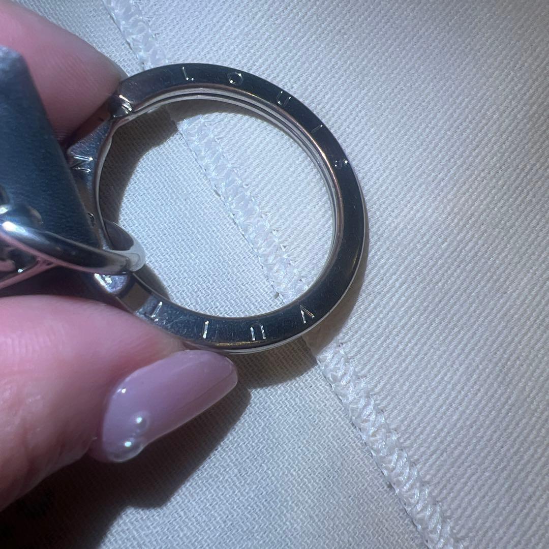 LOUIS VUITTON グレー キーホルダー