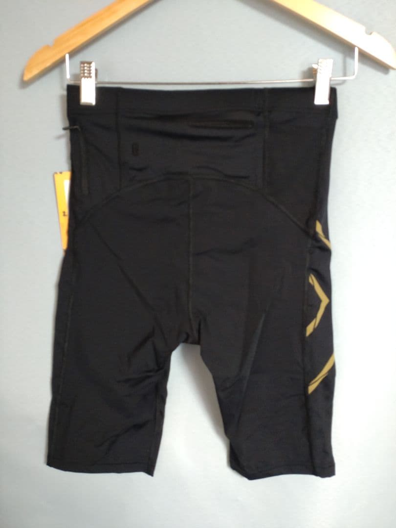 新品未使用！ツータイムズユー2XU　ランニングハーフタイツ　Ｍサイズ　東京　大阪